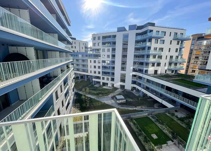 Bright Riverside Studio, Balcony, Free Parking, Air Conditioning * بودابست