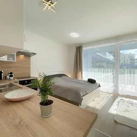 Apartment Brand New Danube W Balcony And Free Parking *
