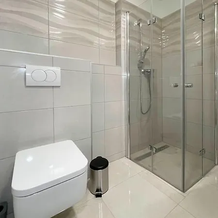 Apartment Brand New Danube W Balcony And Free Parking *