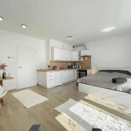 Brand New Danube W Balcony And Free Parking Apartment Budapest