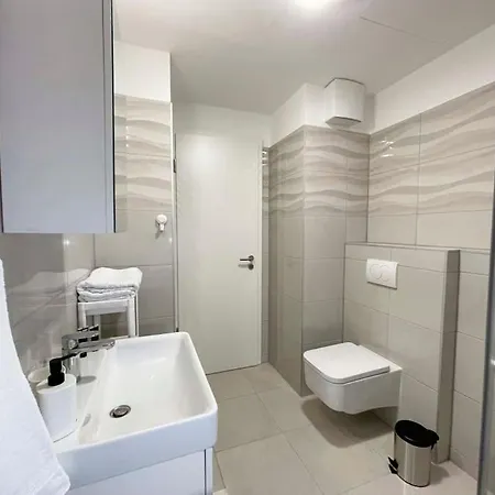 Apartment Brand New Danube W Balcony And Free Parking