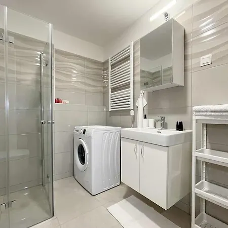 Brand New Danube W Balcony And Free Parking * Budapest