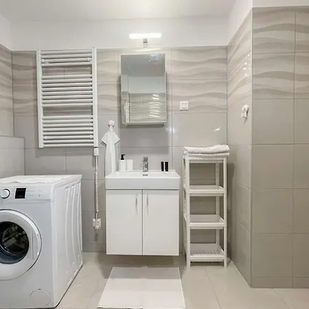 Apartment Brand New Danube W Balcony And Free Parking *