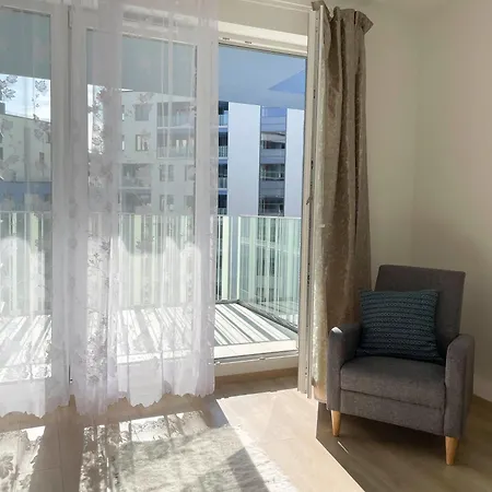 Lejlighed Bright Riverside Studio, Balcony, Free Parking, Air Conditioning