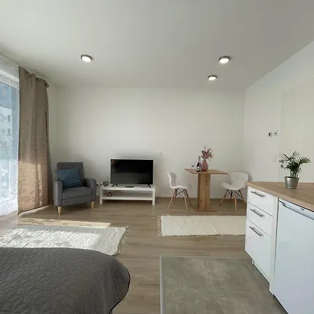 Апартаменты Bright Riverside Studio, Balcony, Free Parking, Air Conditioning Будапешт