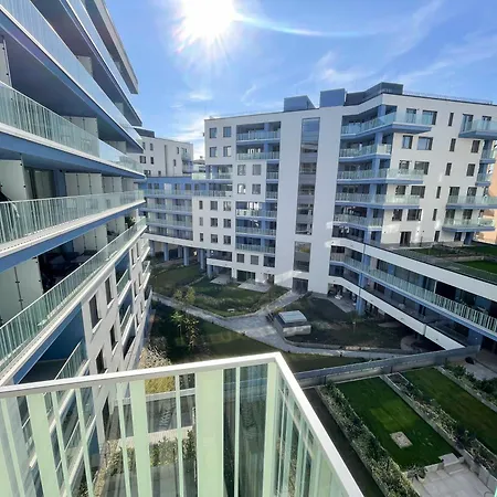 Bright Riverside Studio, Balcony, Free Parking, Air Conditioning * Budapest