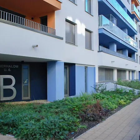 Апартаменты Bright Riverside Studio, Balcony, Free Parking, Air Conditioning